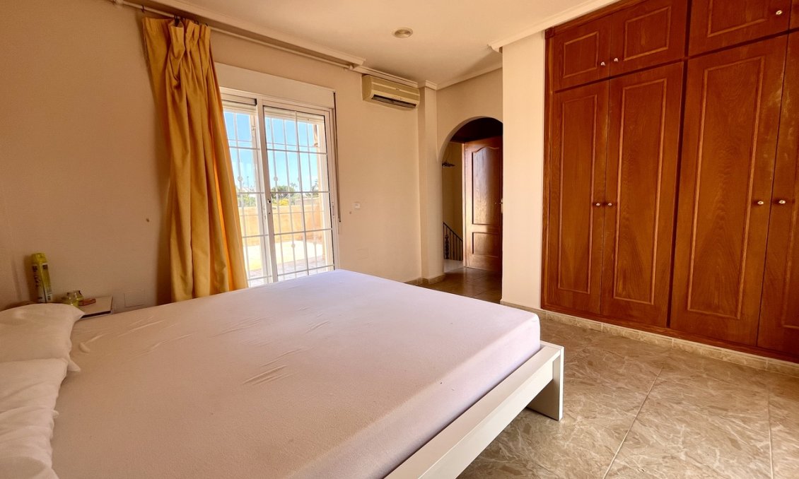 Segunda mano - Villa -
La Zenia - Costa Blanca