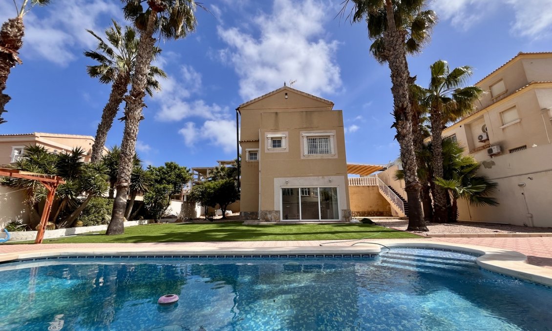 Segunda mano - Villa -
La Zenia - Costa Blanca