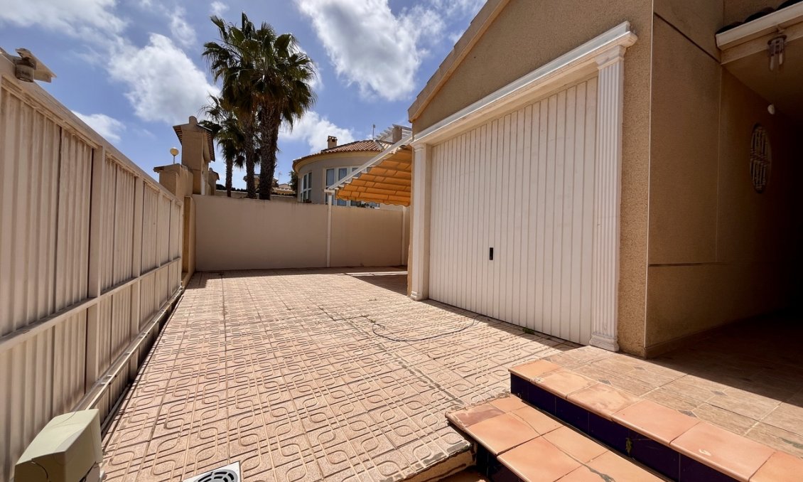 Segunda mano - Villa -
La Zenia - Costa Blanca