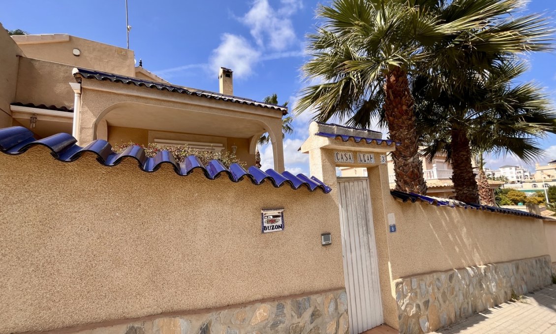 Segunda mano - Villa -
La Zenia - Costa Blanca