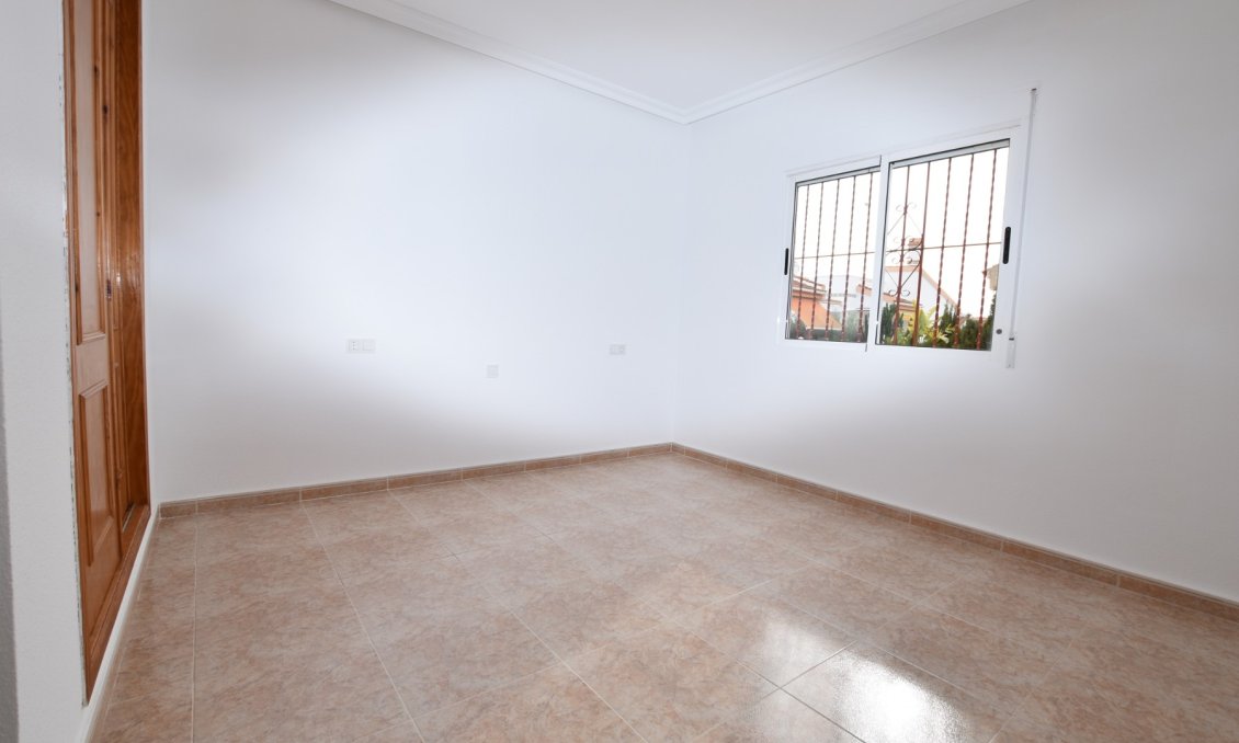 Segunda mano - Villa -
Algorfa - Inland