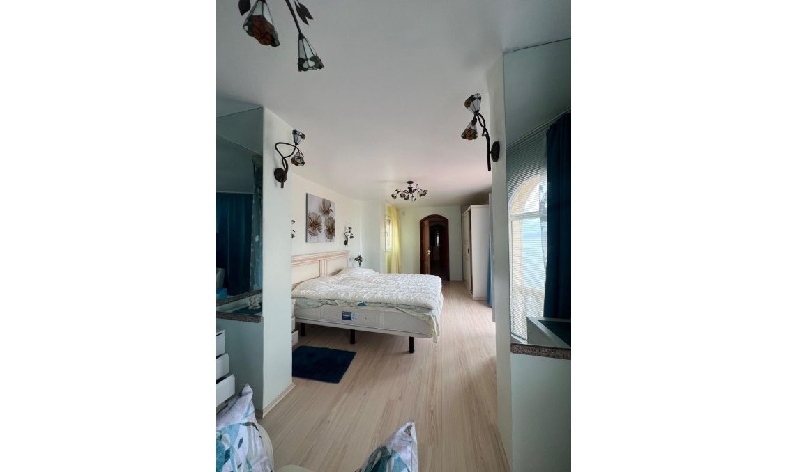 Segunda mano - Villa -
La Manga del Mar Menor - Veneziola