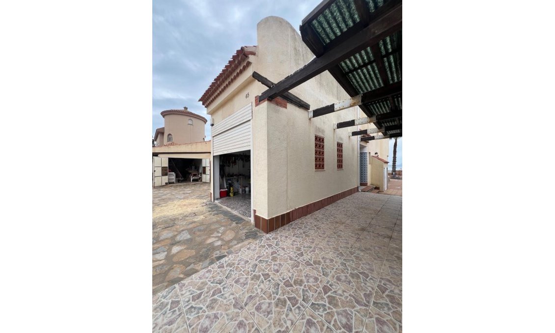 Segunda mano - Villa -
La Manga del Mar Menor - Veneziola