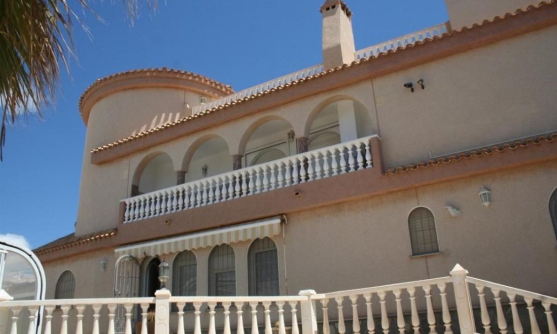 Resale - Villa -
La Manga del Mar Menor - Km 17