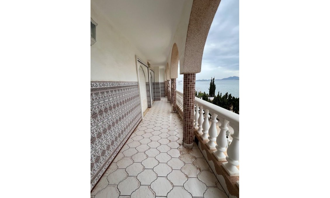 Resale - Villa -
La Manga del Mar Menor - Km 17