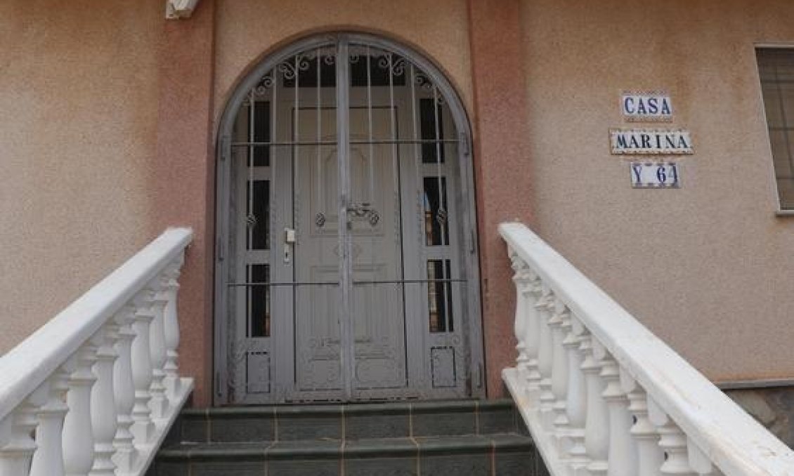 Resale - Villa -
La Manga del Mar Menor - Km 17