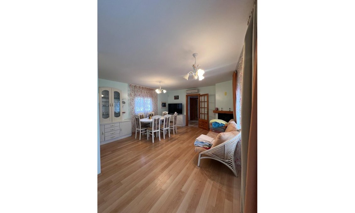 Resale - Villa -
La Manga del Mar Menor - Km 17