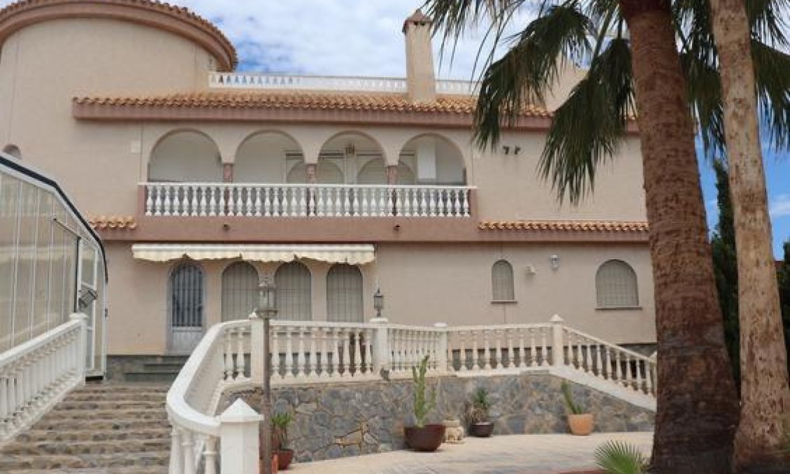 Resale - Villa -
La Manga del Mar Menor - Km 17