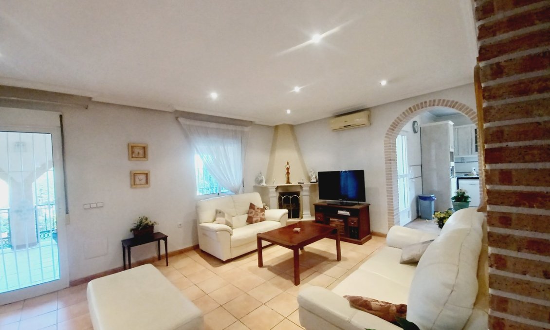 Segunda mano - Villa -
Canadas De San Pedro - Inland