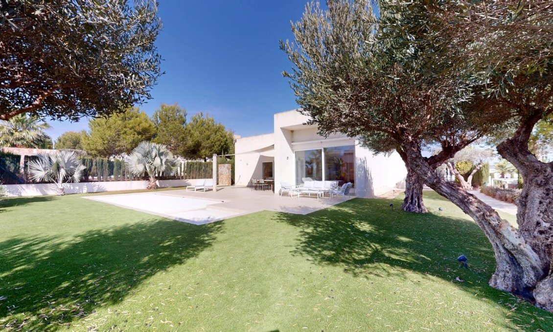 Segunda mano - Villa -
Las Colinas Golf - Almendro