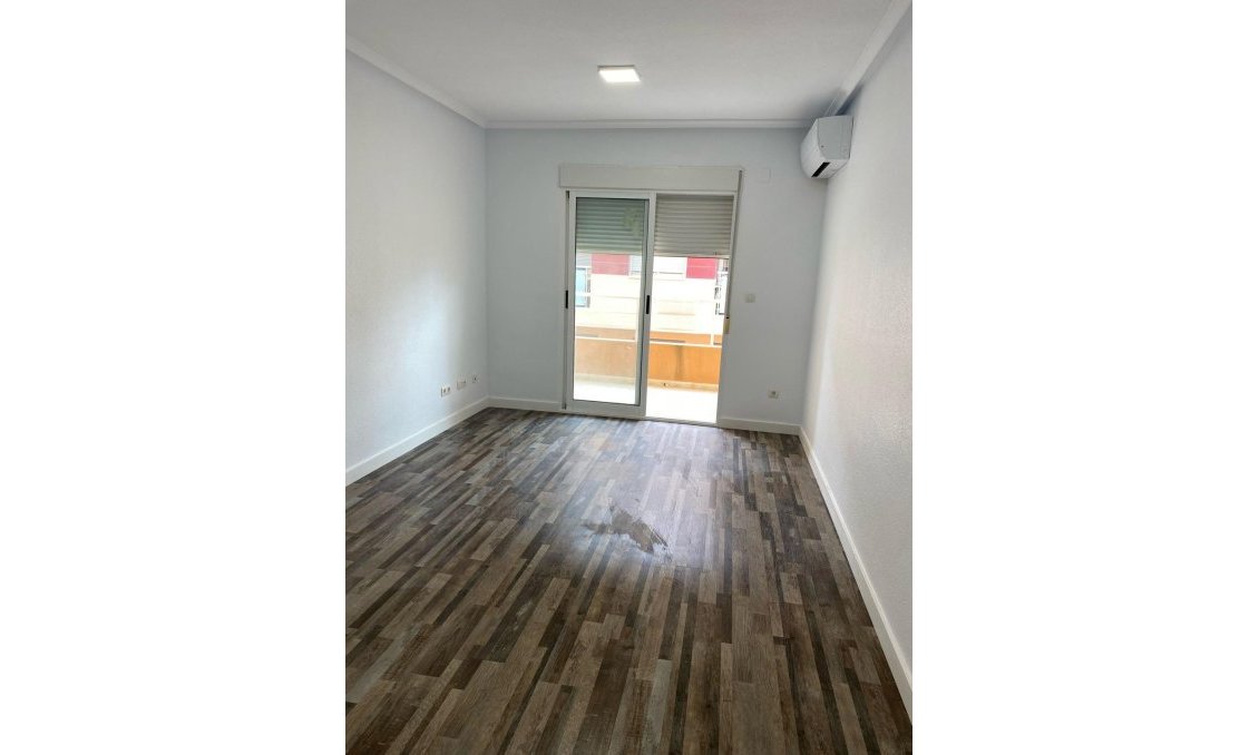 Segunda mano - Apartamento -
San Miguel de Salinas - Pueblo 9
