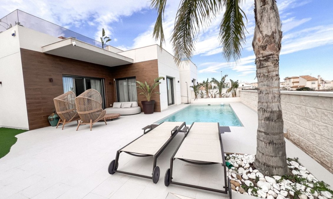 Revente - Villa -
San Miguel de Salinas - Inland