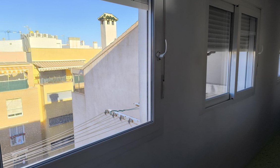Segunda mano - Apartamento -
Torrevieja - Las Piscinas Naturales
