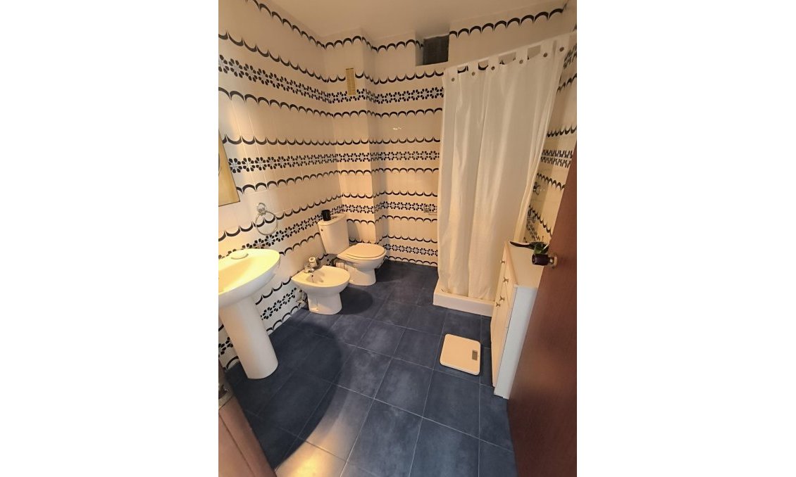 Segunda mano - Apartamento -
Torrevieja - Las Piscinas Naturales