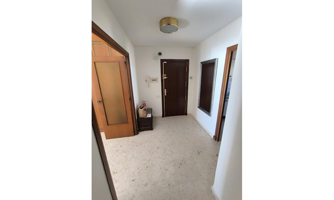 Segunda mano - Apartamento -
Torrevieja - Las Piscinas Naturales