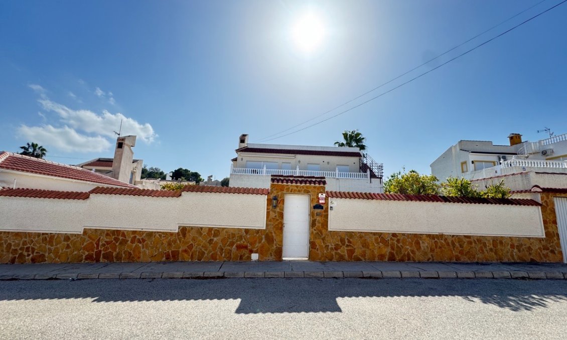 Segunda mano - Villa -
San Miguel de Salinas - Inland