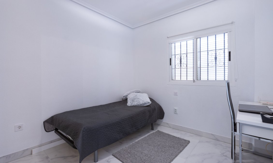 Segunda mano - Bungalow -
Orihuela Costa - Costa Blanca