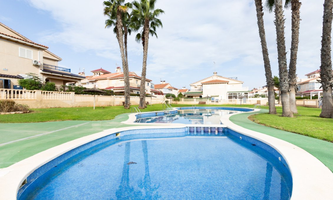 Segunda mano - Bungalow -
Orihuela Costa - Costa Blanca