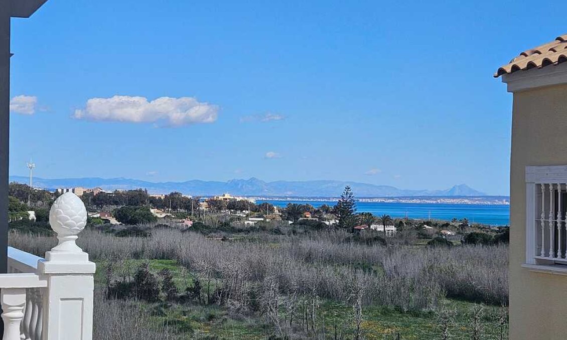 Segunda mano - Villa -
Guardamar del Segura - Campomar