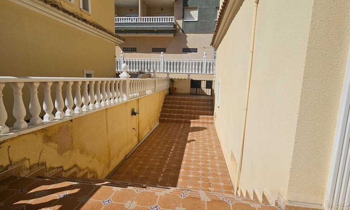 Segunda mano - Villa -
Guardamar del Segura - Campomar