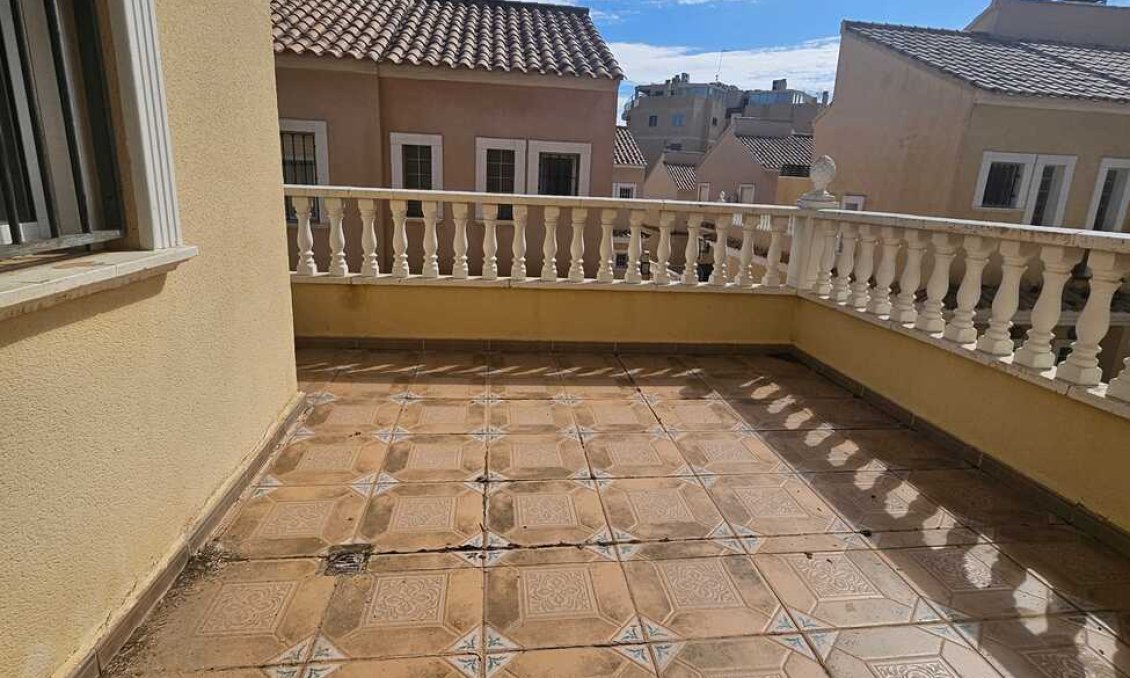 Segunda mano - Villa -
Guardamar del Segura - Campomar