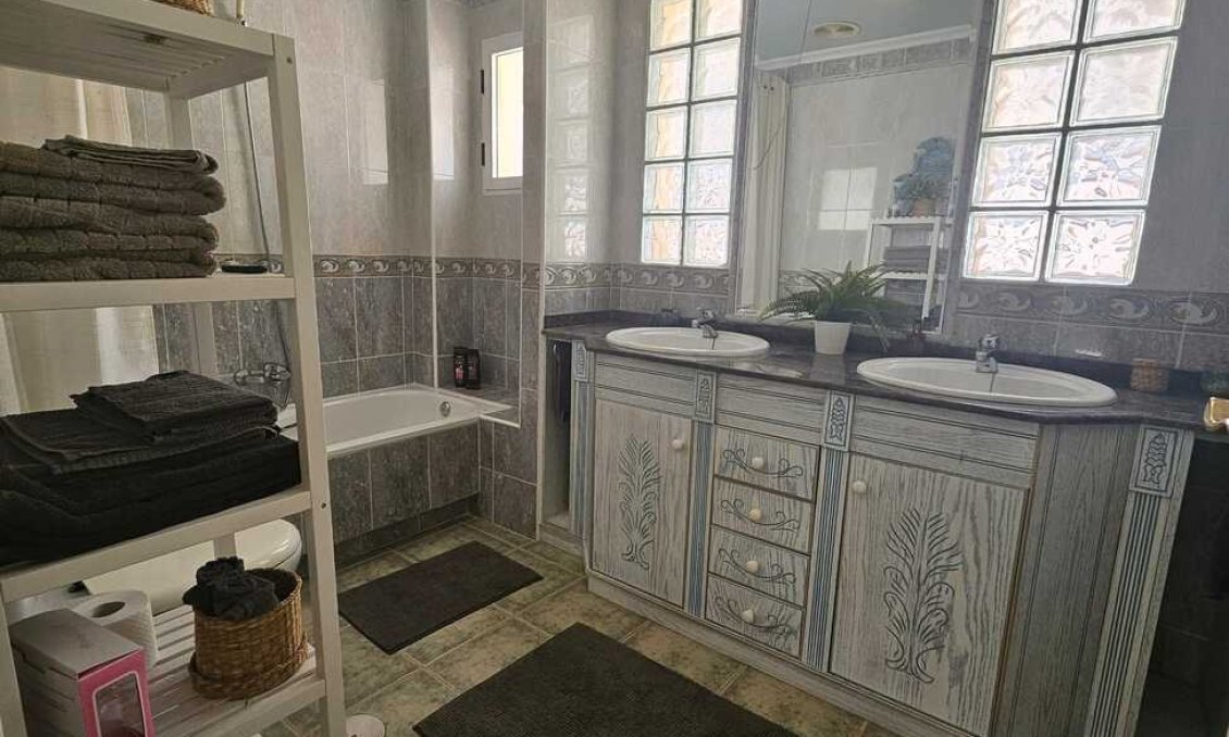 Segunda mano - Villa -
Guardamar del Segura - Campomar