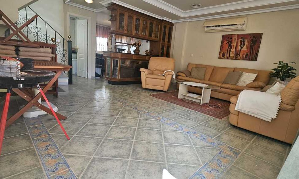 Segunda mano - Villa -
Guardamar del Segura - Campomar