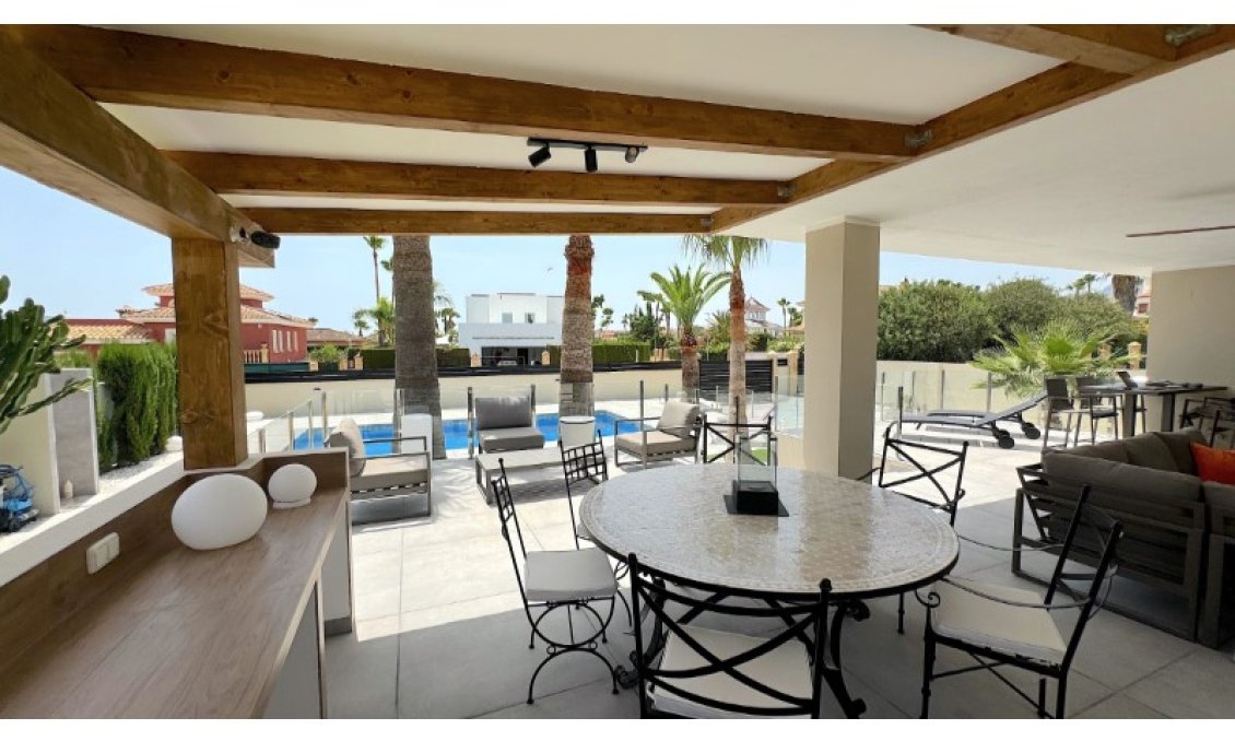 Segunda mano - Villa -
Alfas del Pí - Costa Blanca