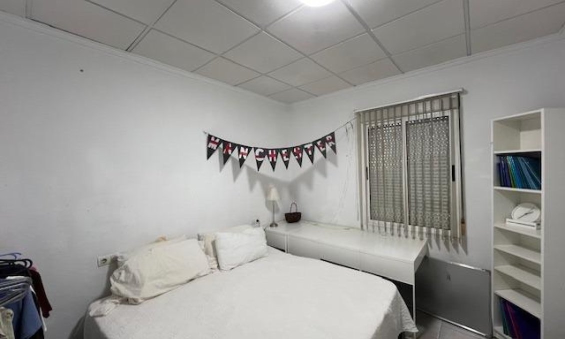 Segunda mano - Town House -
Dolores - Centro