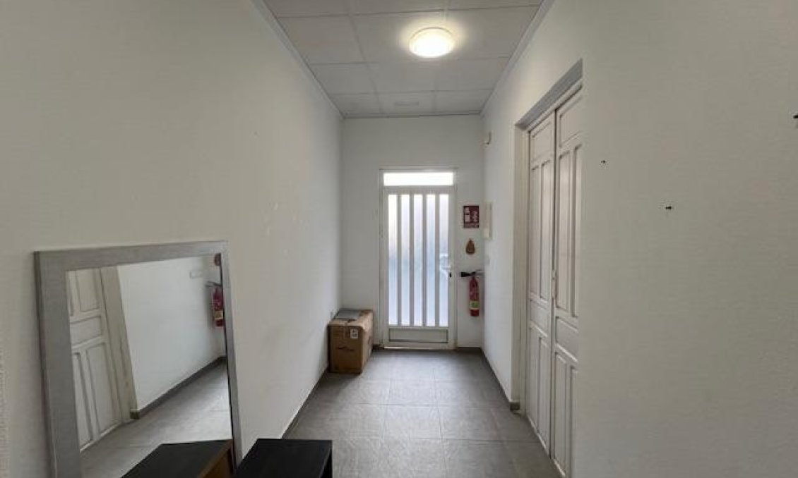 Segunda mano - Town House -
Dolores - Centro