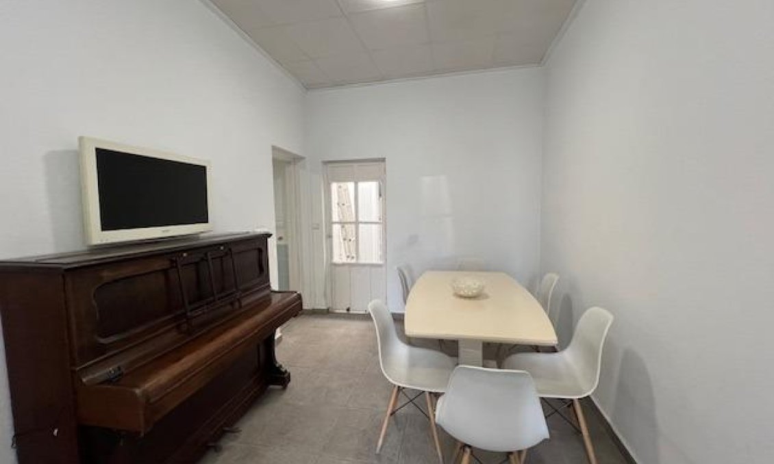 Segunda mano - Town House -
Dolores - Centro