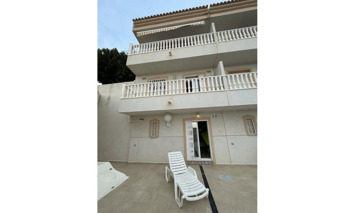 Segunda mano - Town House -
Ciudad Quesada - Costa Blanca