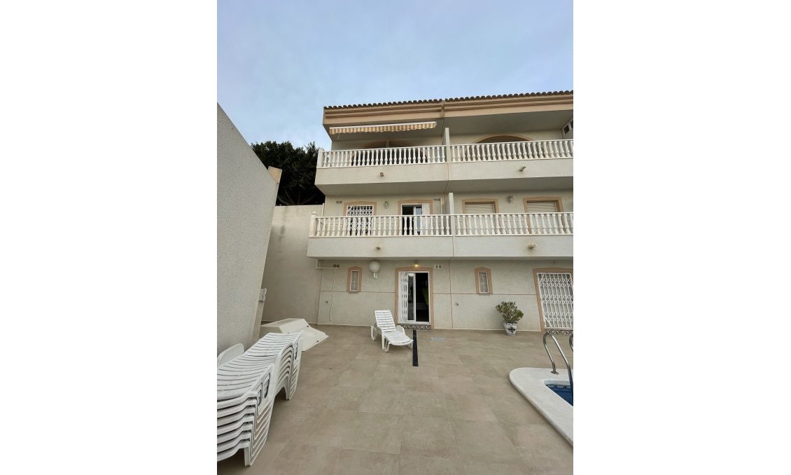 Segunda mano - Town House -
Ciudad Quesada - Costa Blanca