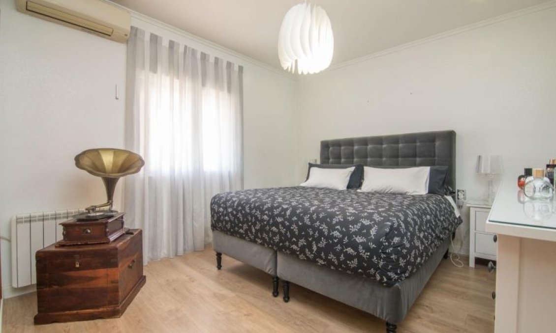 Wiederverkauf - Villa -
Elche - Costa Blanca