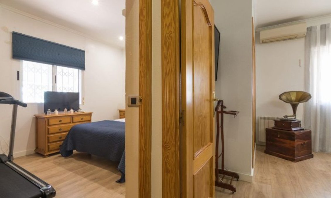 Wiederverkauf - Villa -
Elche - Costa Blanca