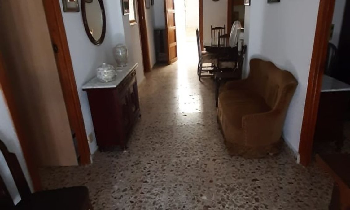 Segunda mano - Villa -
Macisvenda - Inland