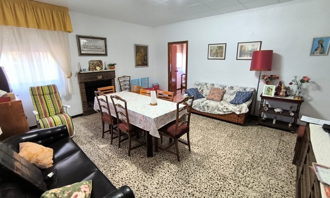 Segunda mano - Villa -
Yecla - Inland