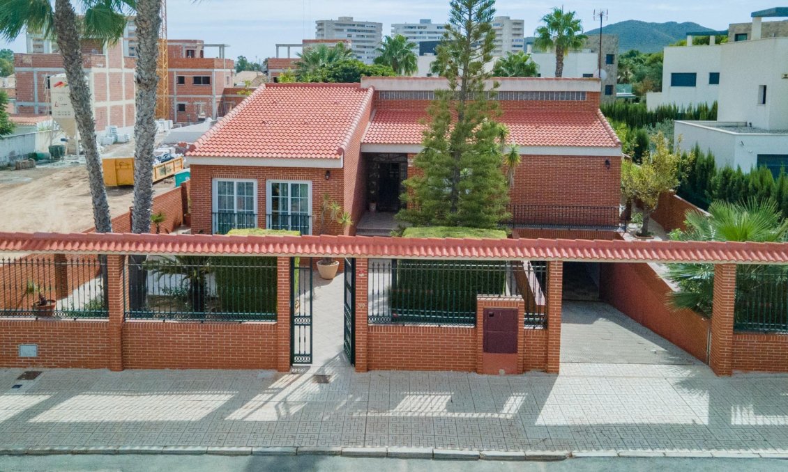 Segunda mano - Villa -
Playa Honda - Costa Calida