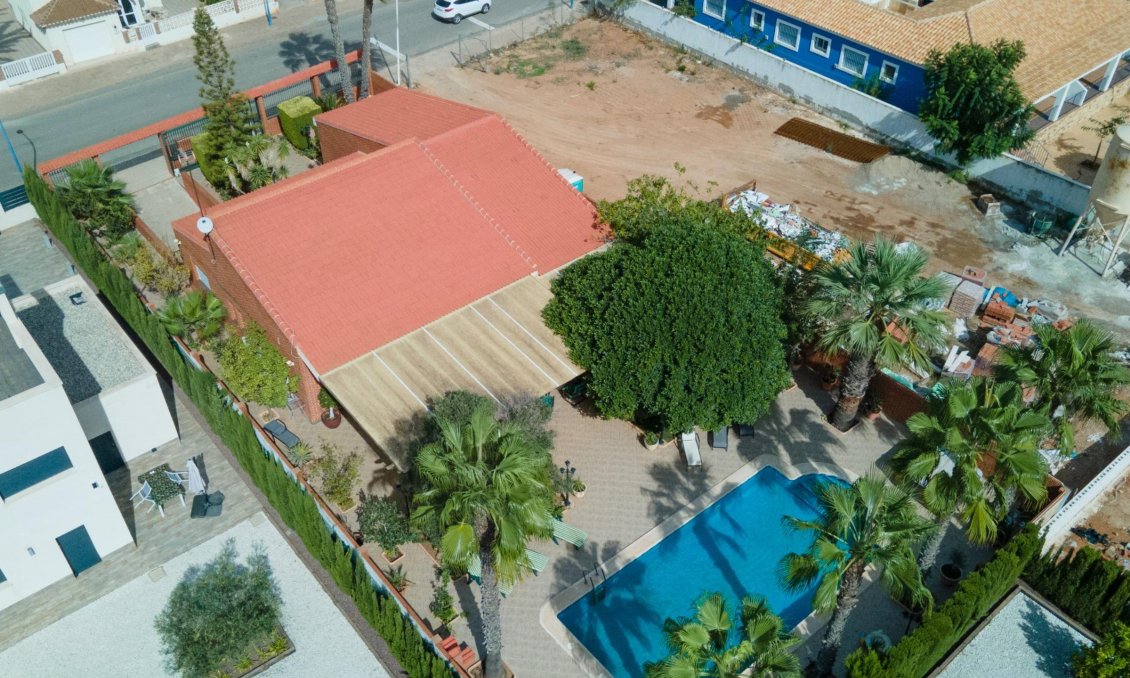 Segunda mano - Villa -
Playa Honda - Costa Calida