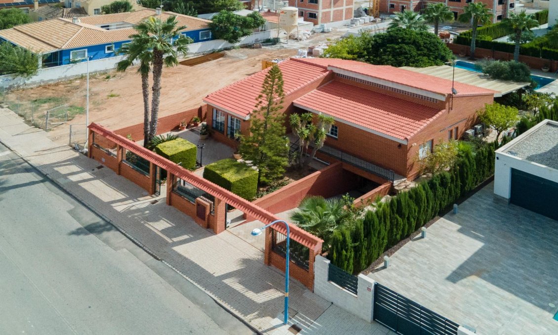Segunda mano - Villa -
Playa Honda - Costa Calida