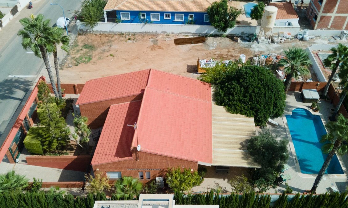 Segunda mano - Villa -
Playa Honda - Costa Calida