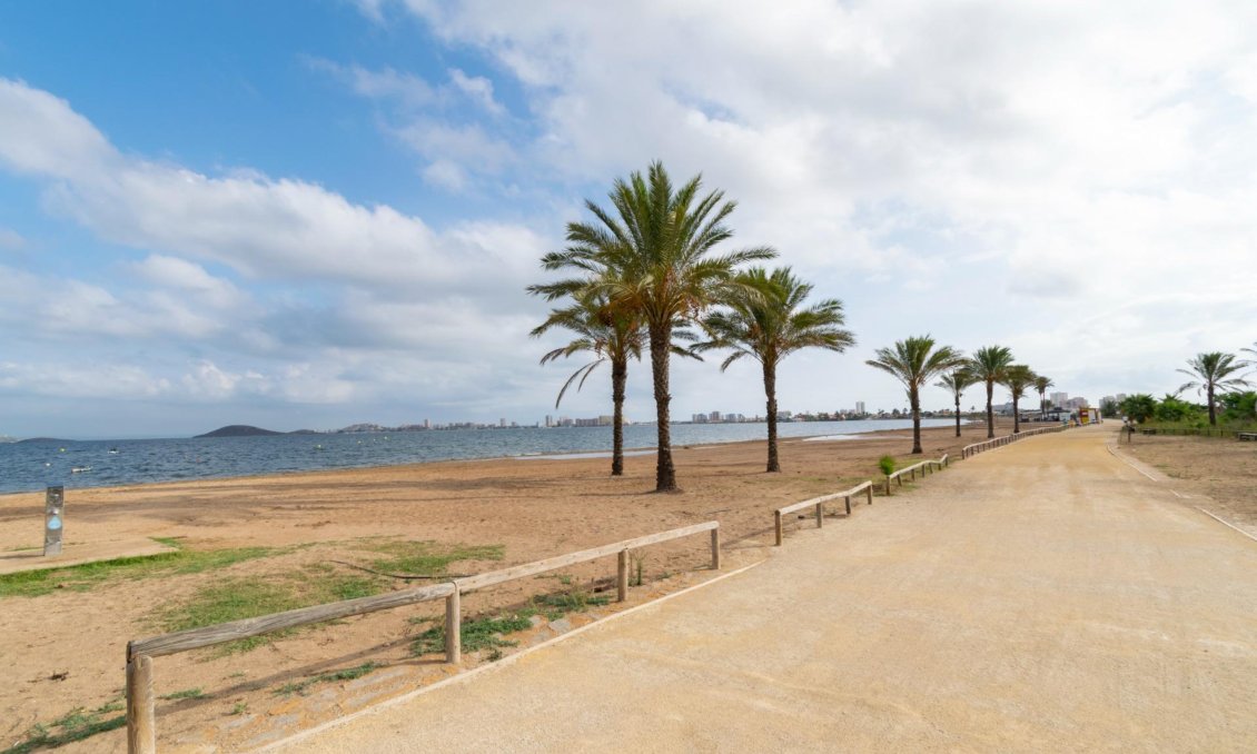 Segunda mano - Villa -
Playa Honda - Costa Calida