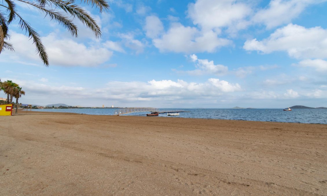 Segunda mano - Villa -
Playa Honda - Costa Calida