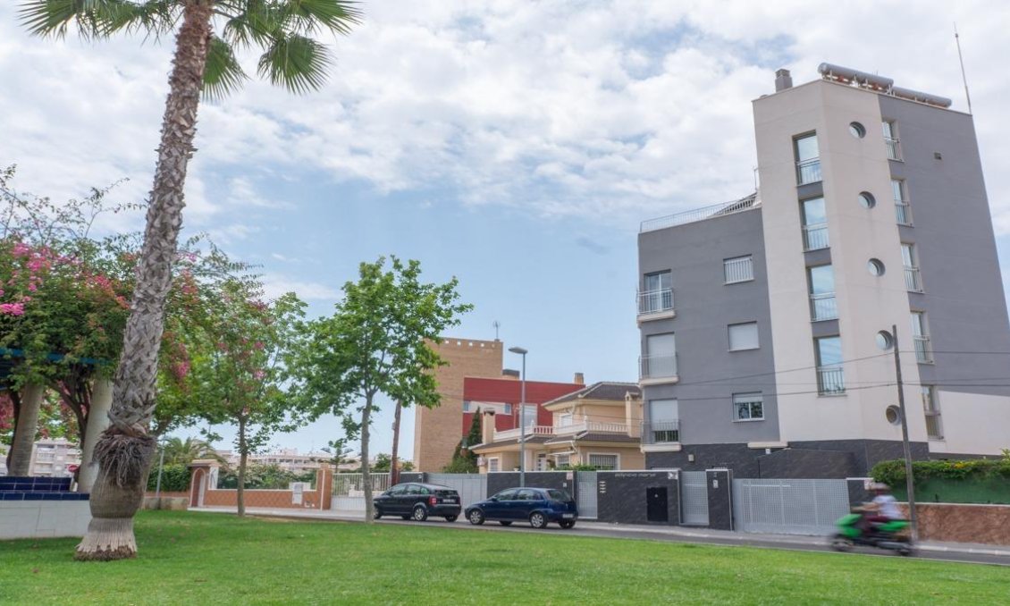 Segunda mano - Apartamento -
Torrevieja - Estacion De Autobuses