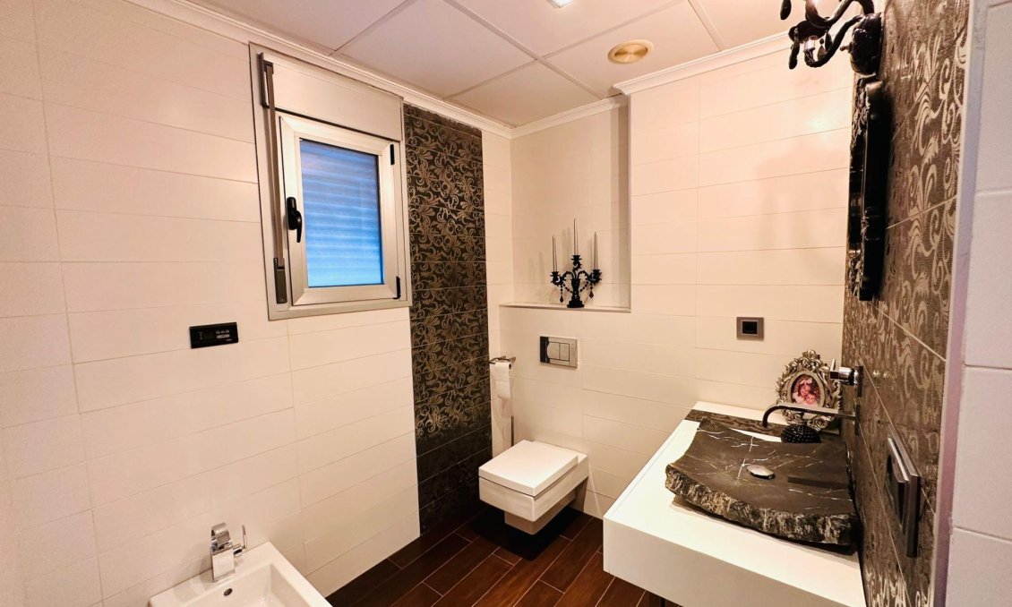 Segunda mano - Apartamento -
Torrevieja - Estacion De Autobuses