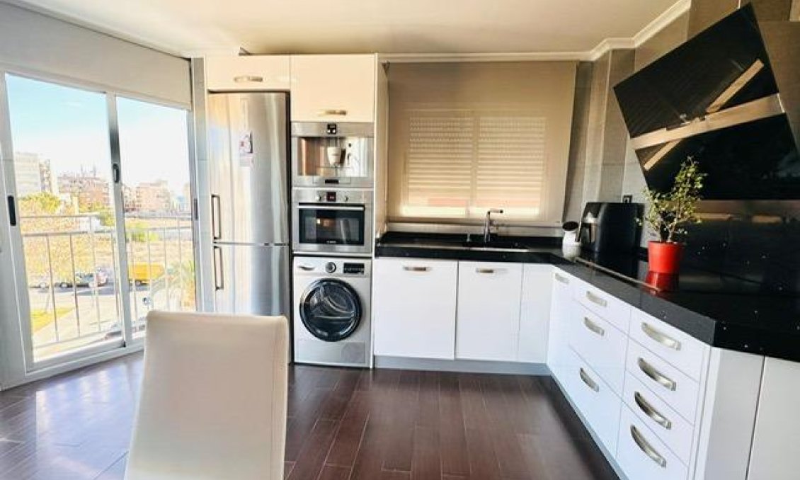 Segunda mano - Apartamento -
Torrevieja - Estacion De Autobuses