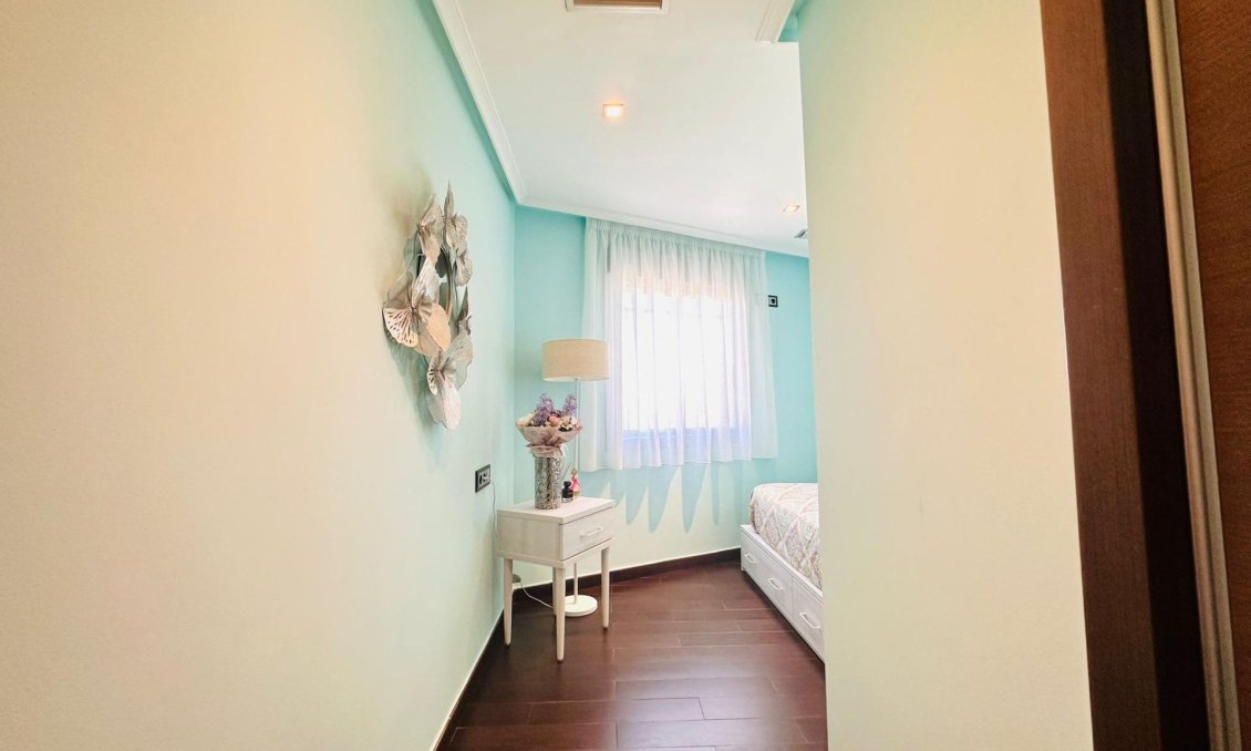 Segunda mano - Apartamento -
Torrevieja - Estacion De Autobuses