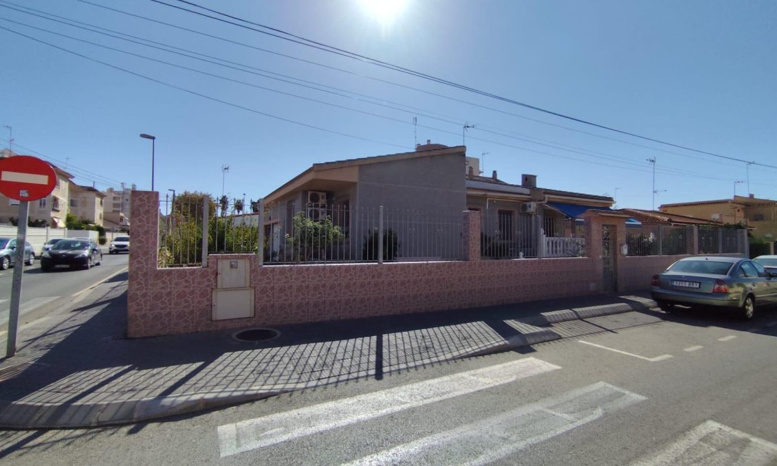 Wiederverkauf - Villa -
Torrevieja - Estacion De Autobuses