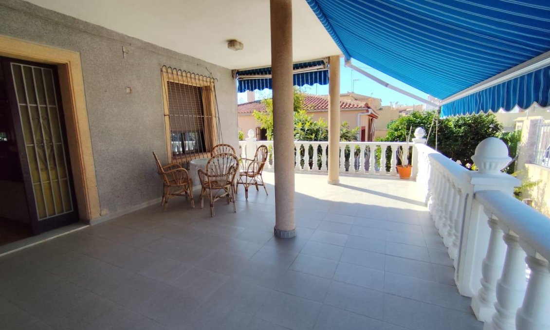 Wiederverkauf - Villa -
Torrevieja - Estacion De Autobuses