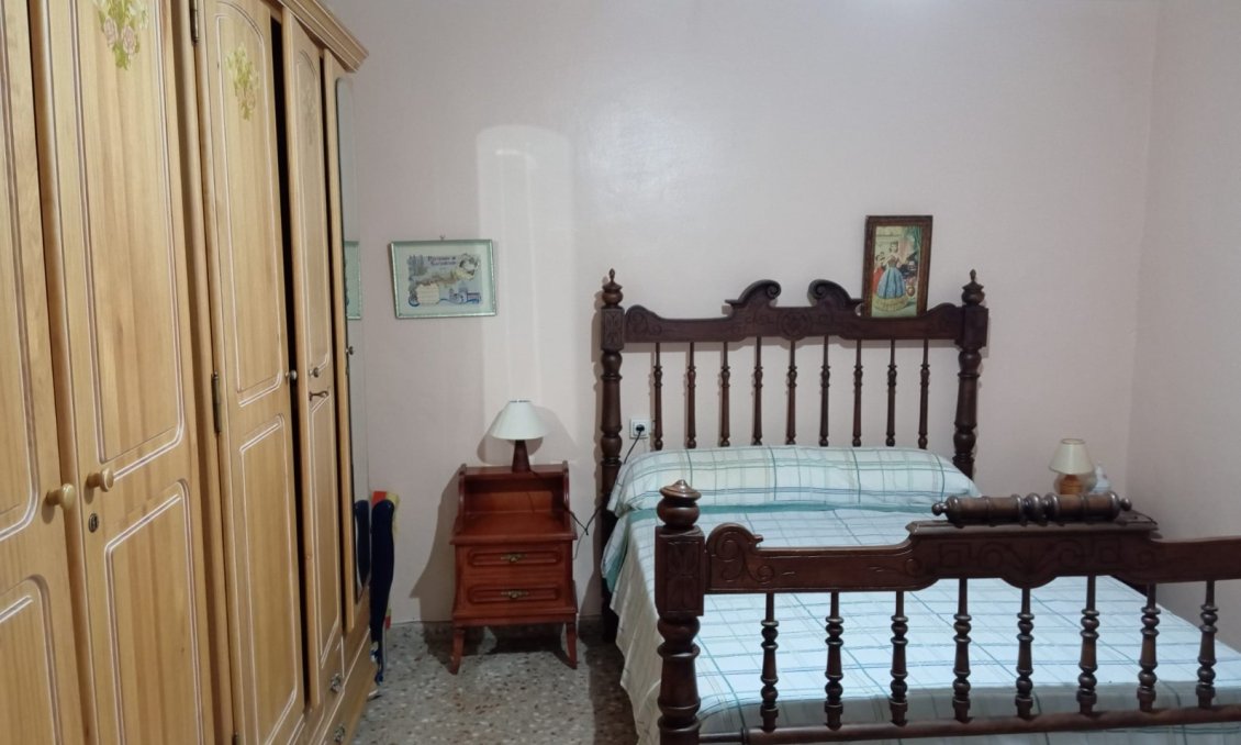 Segunda mano - Villa -
Yecla - Inland
